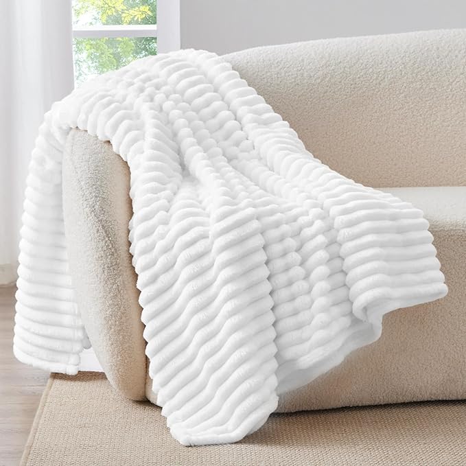 BEDELITE Fluffy Fleece Throw Blanket - Bright White Sofa Throw Soft Cosy Warm Small Blankets for Single Bed, Gifts for Women