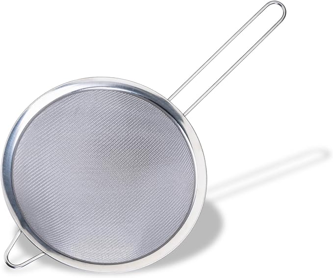 Fackelmann Initial Sieve Stainless Steel, Fine Metal Mesh with Rim, Long Handle, for Sifting Straining & Draining, Food Kitchen Drainer, Pasta & Rice Strainer, Large 20cm Diameter Colander