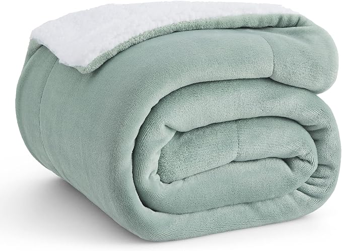 Bedsure Sherpa Fleece Throw Blanket - Thick and Warm, Fluffy Microfiber Solid & Soft Blankets for Bed and Couch Double/Twin Size, Jadeite, 150x200cm