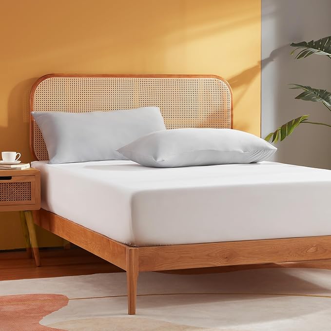 Sonive Double Fitted Sheet, Soft Breathable Bed Sheets, Extra Large Pocket Depth of 30 cm, White, 135 x 190 + 30cm