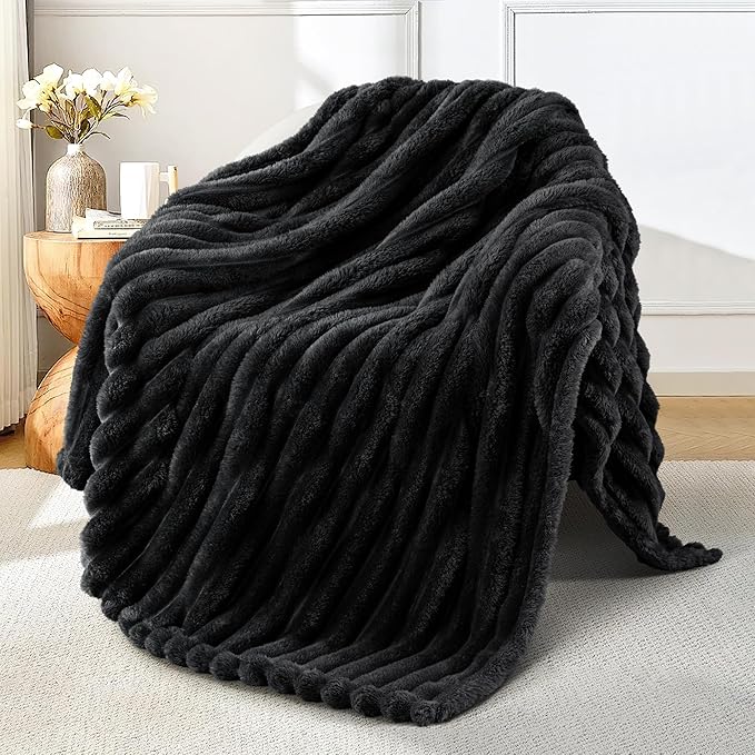 Exclusivo Mezcla Fleece Throw Blanket for Couch, Super Soft Striped Jacquard Bed Blanket, Lightweight Fuzzy Cozy for All Seasons, 127x152 CM, Black
