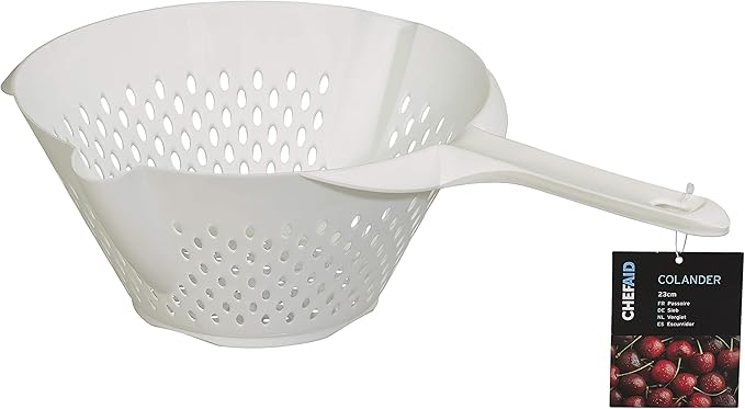 Chef Aid 23cm Plastic Colander with Dual Pouring Lips and Handle, Lightweight, Durable Strainer for Draining Pasta, Vegetables, and Fruits, BPA Free, Dishwasher Safe