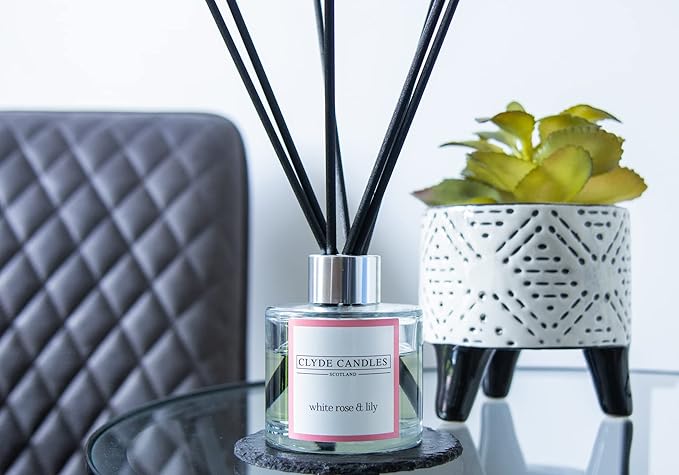 White Rose & Lily Reed Diffuser - Clyde Candles, Luxury Diffuser Oil with a Set of 7 Fibre Sticks, 100ml, Best Aroma Scent for Home, Kitchen, Living Room, Bathroom. Fragrance Diffusers set with sticks